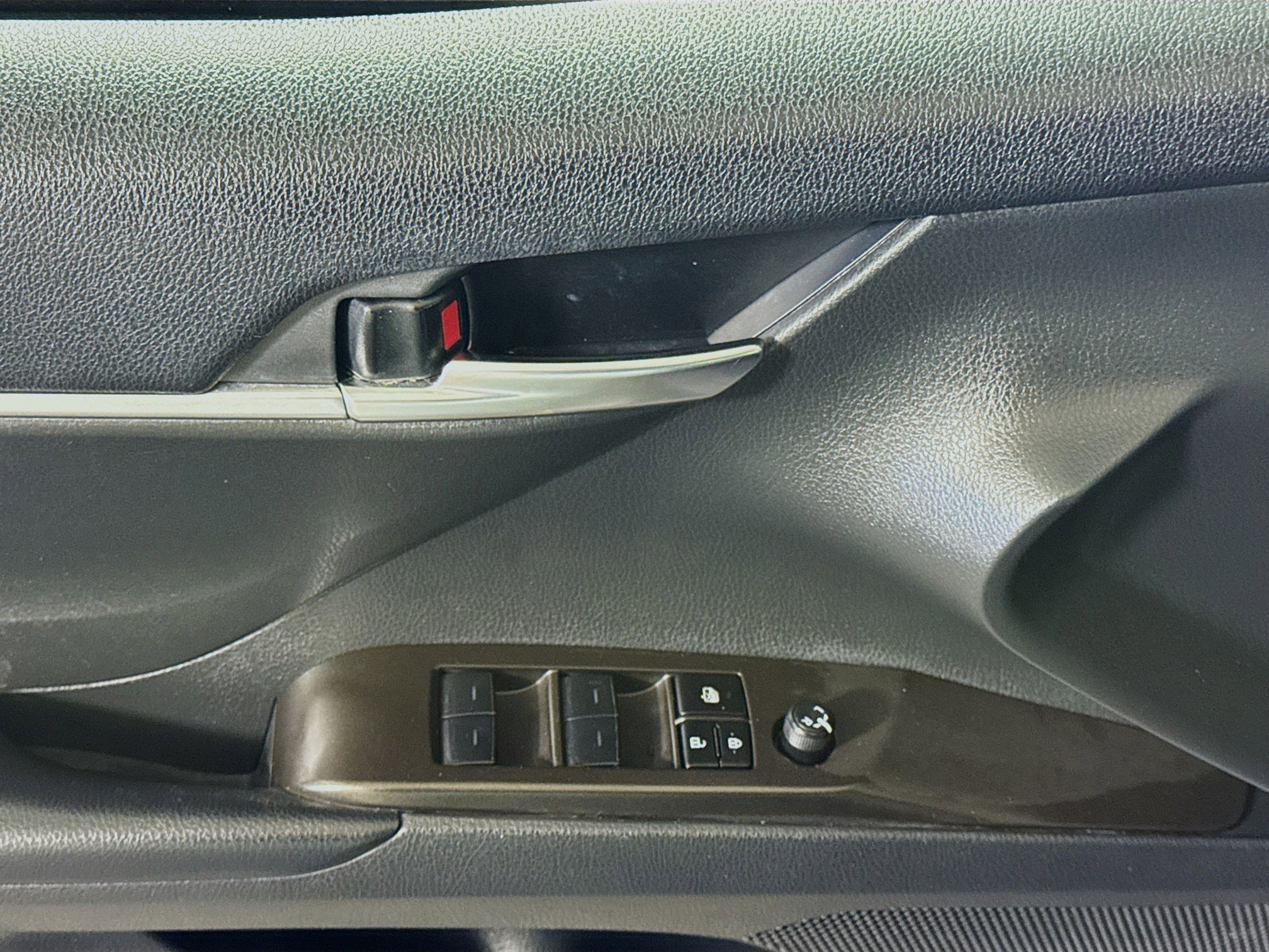 Used 2024 Toyota Camry SE image 23