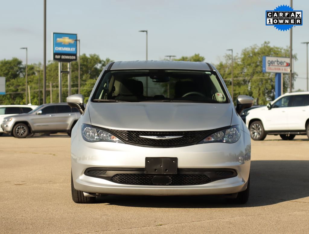 Used 2023 Chrysler Voyager LX FWD image 2