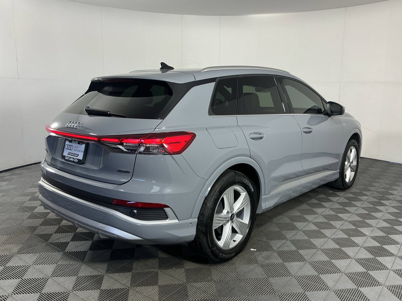 Used 2024 Audi Q4 e-tron Premium Plus w/ Premium Plus AWD/4WD image 8