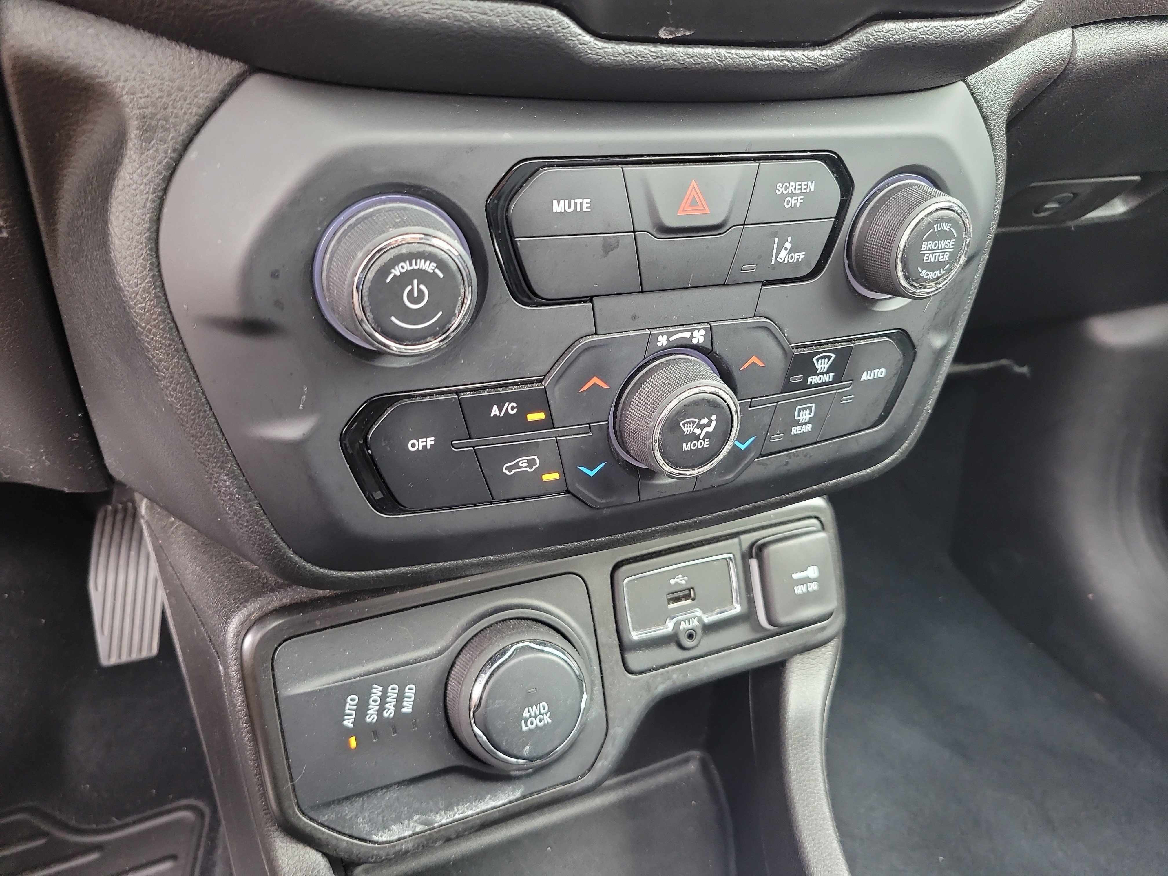 Used 2021 Jeep Renegade Limited w/ Sun & Sound Group AWD/4WD image 24