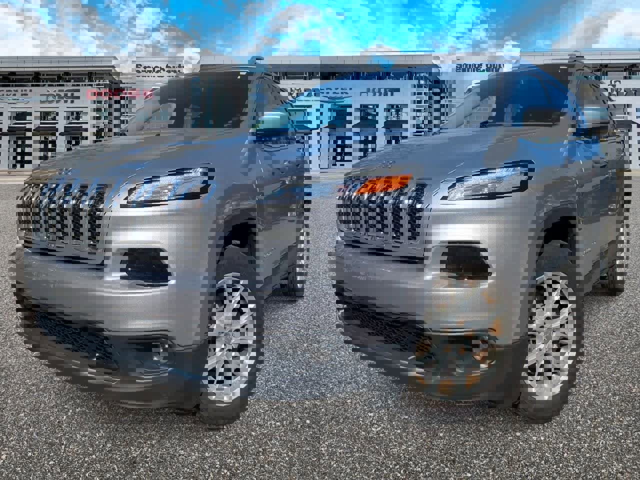 Used 2017 Jeep Cherokee Latitude image 1