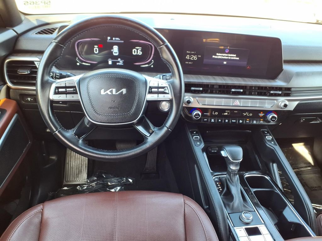 Certified 2023 Kia Telluride EX w/ EX Captain's Chair Package FWD image 10