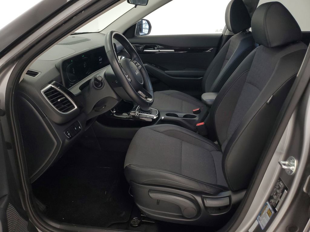 Used 2025 Kia Seltos S FWD image 13