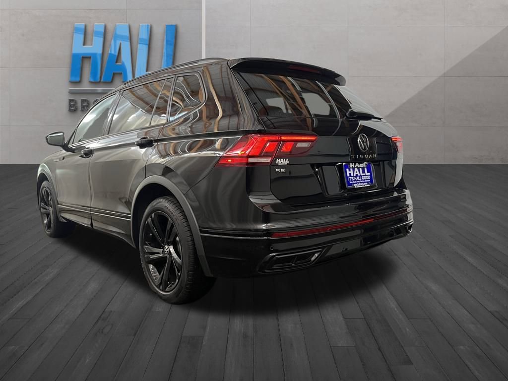 Certified 2024 Volkswagen Tiguan SE R-Line FWD image 4