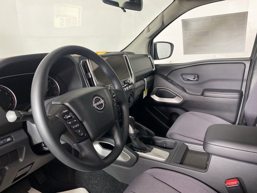 Used 2025 Nissan Frontier SV image 7