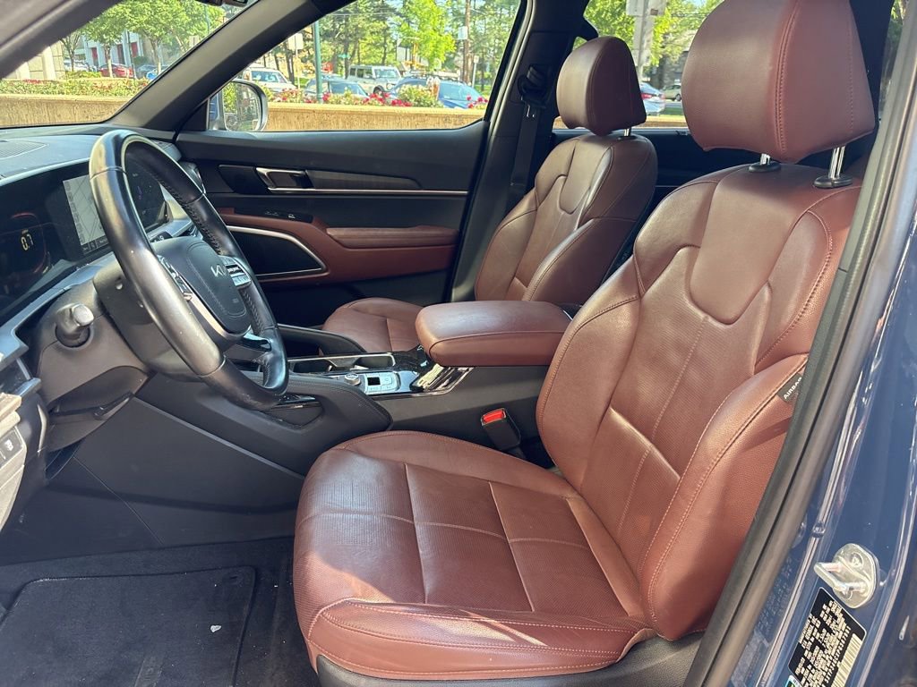 Certified 2023 Kia Telluride EX w/ EX Captain's Chair Package FWD image 13