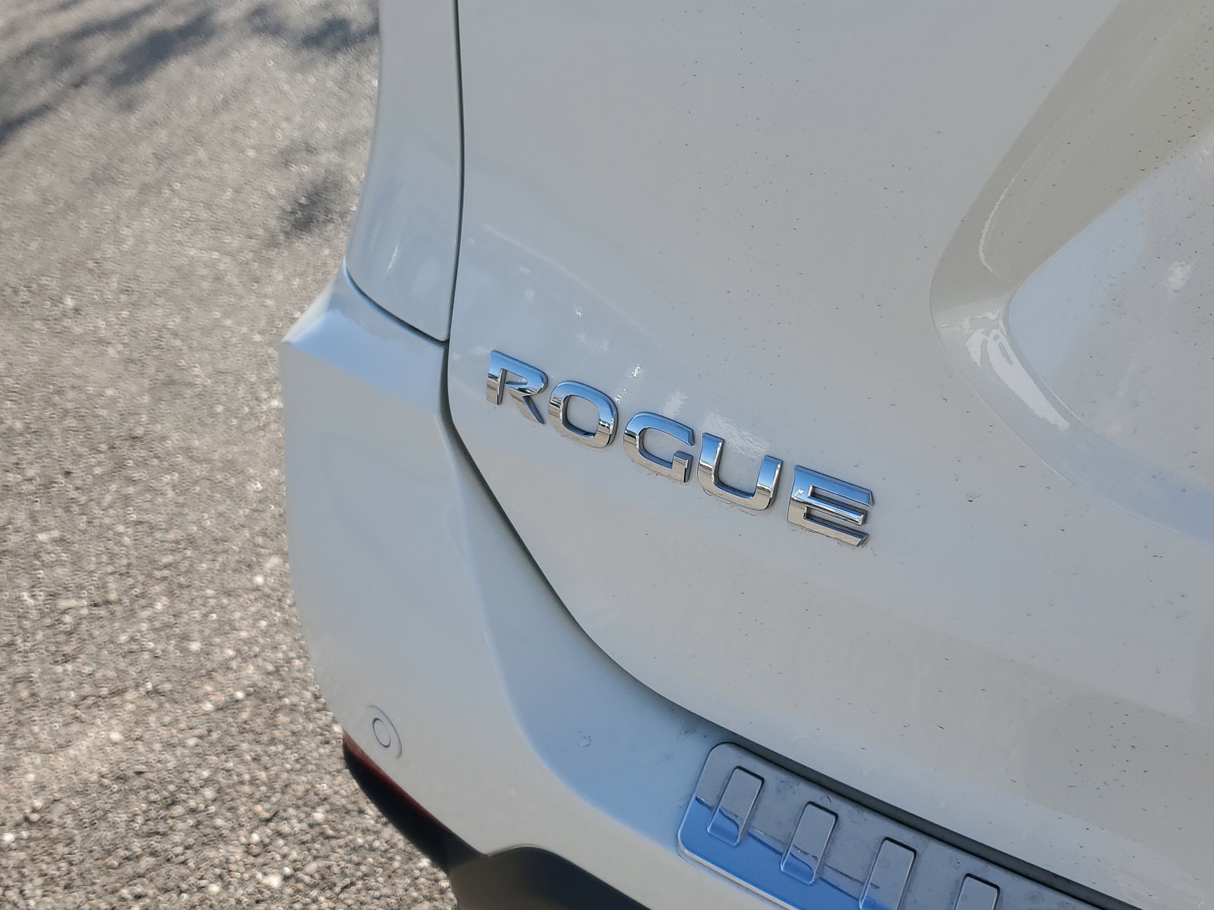 Used 2020 Nissan Rogue SL w/ Premium Package image 12