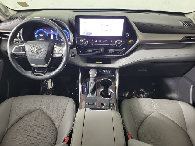 Used 2023 Toyota Highlander Limited FWD image 17