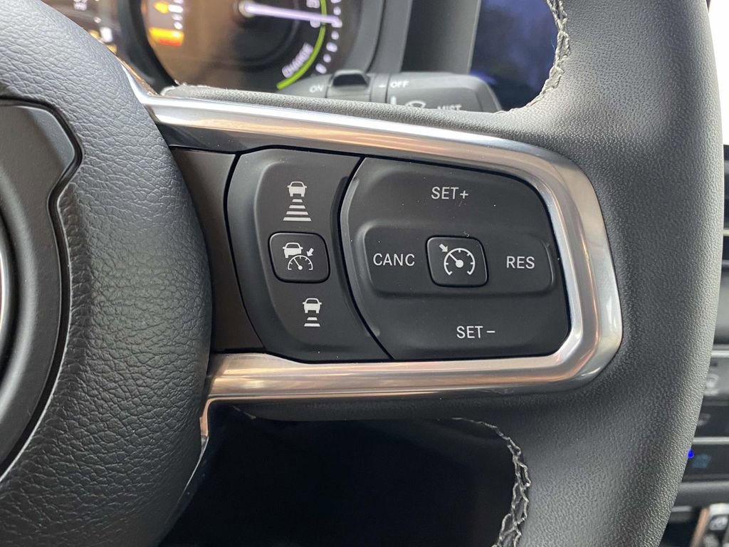 Used 2025 Jeep Wrangler Unlimited Sahara AWD/4WD image 19