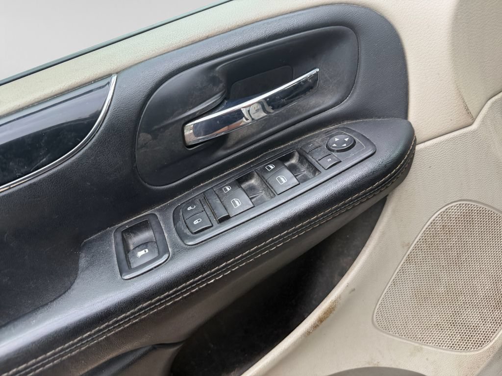 Used 2015 Dodge Grand Caravan SE FWD image 19