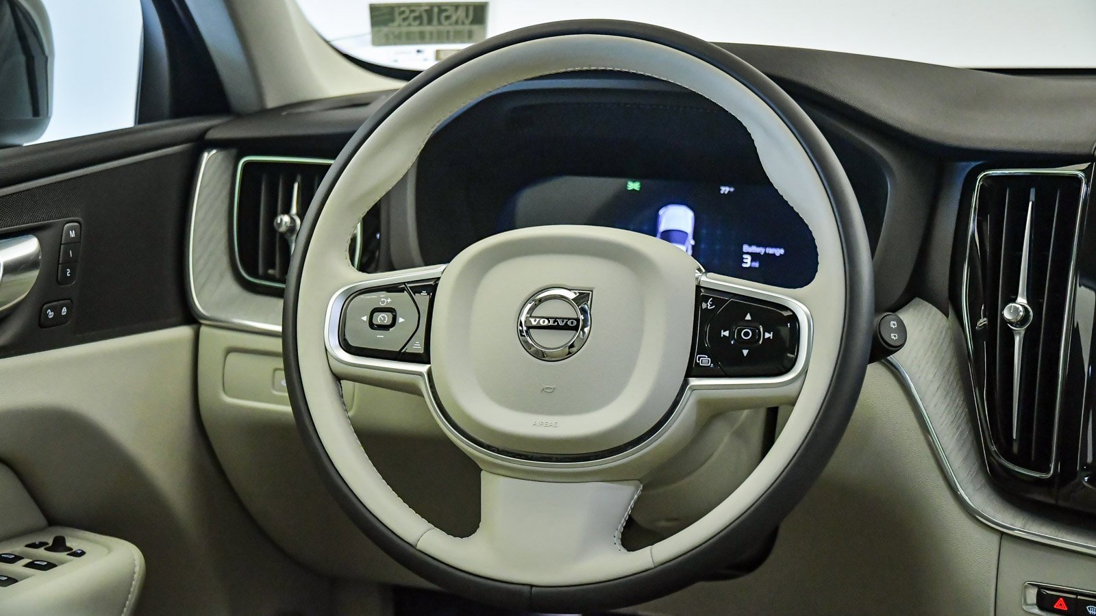 Certified 2025 Volvo XC60 T8 Plus w/ Protection Package Premier image 13