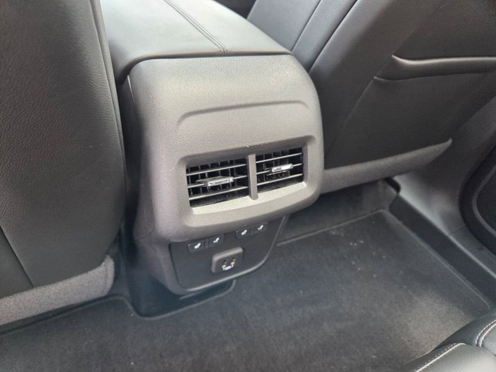 Used 2023 Chevrolet Equinox Premier FWD image 9