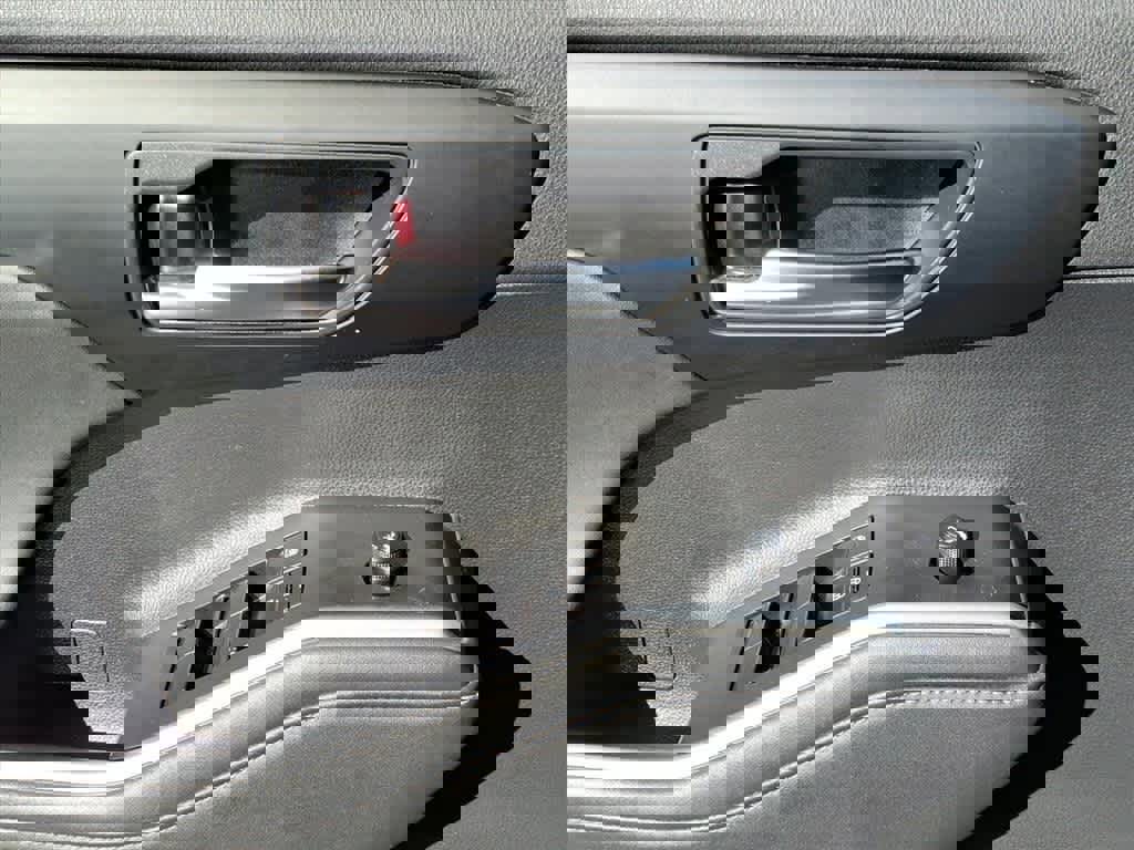 Used 2023 Toyota Highlander XLE image 15