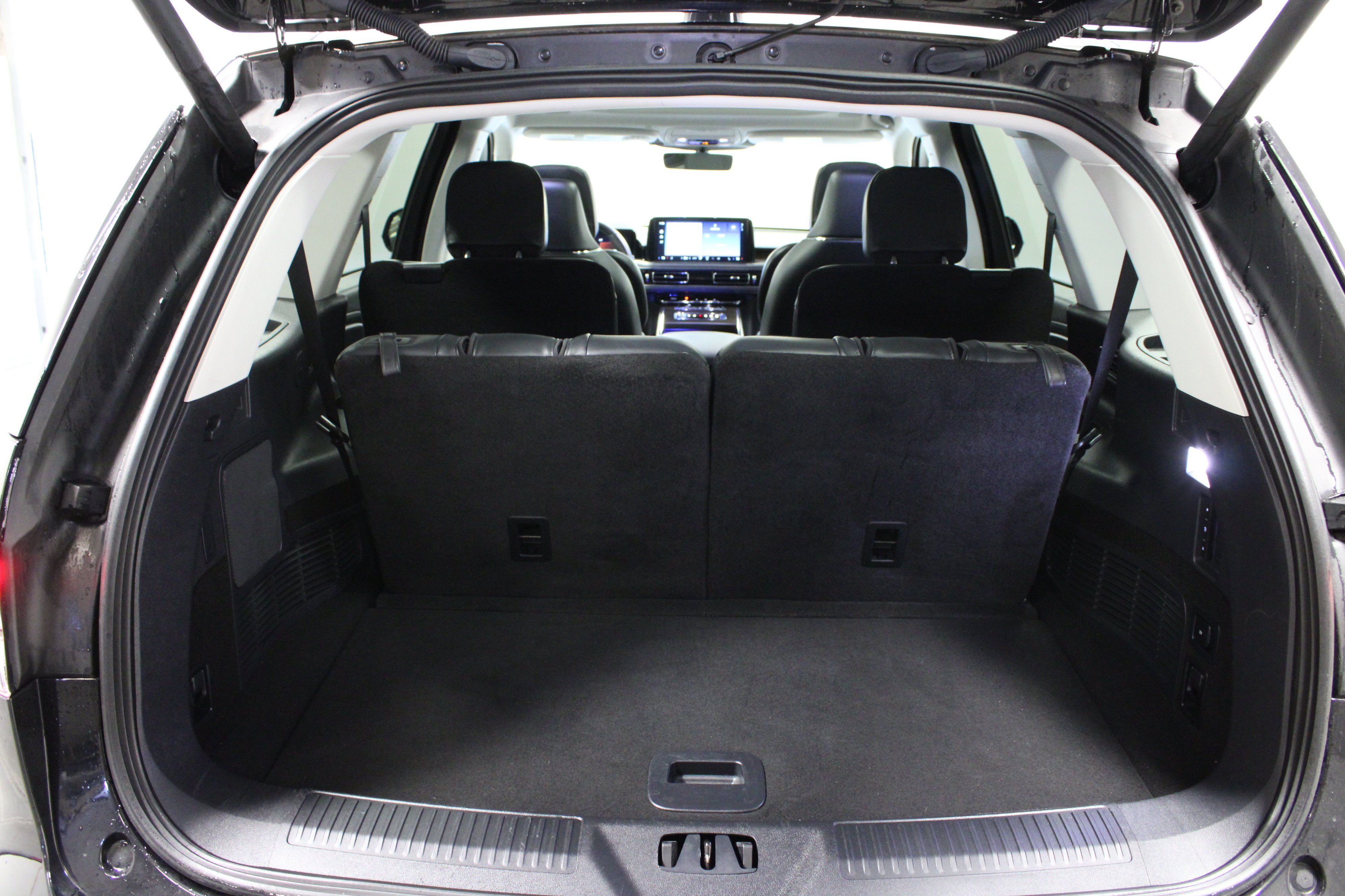 Used 2025 Lincoln Aviator Reserve w/ Equipment Group 201A AWD/4WD image 13