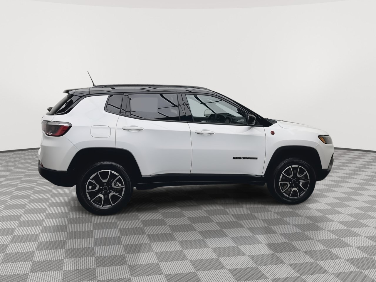 Used 2025 Jeep Compass Trailhawk AWD/4WD image 34
