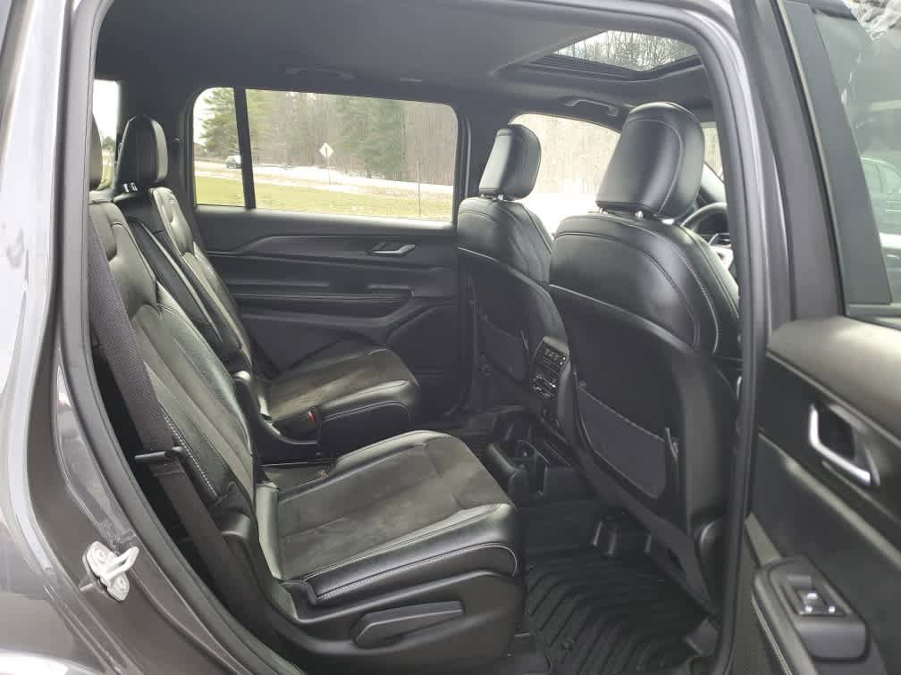 Used 2023 Jeep Grand Cherokee L Laredo image 23