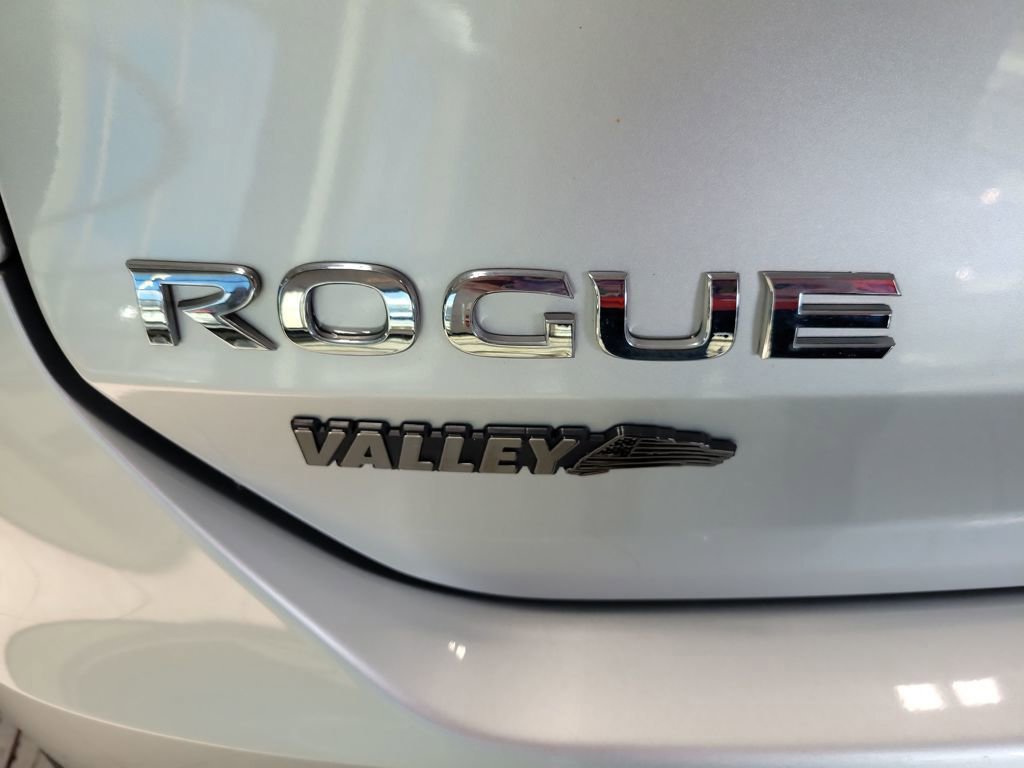 Used 2015 Nissan Rogue S image 12