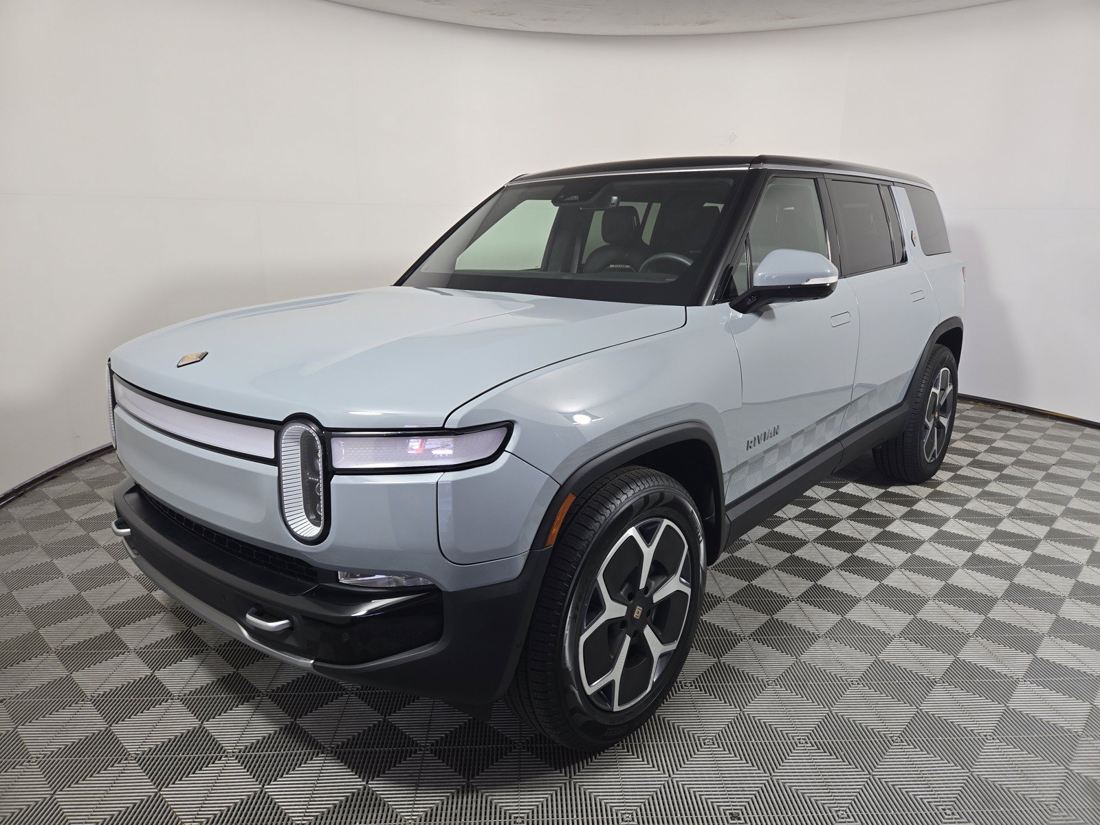 Used 2024 Rivian R1S Adventure AWD/4WD image 1