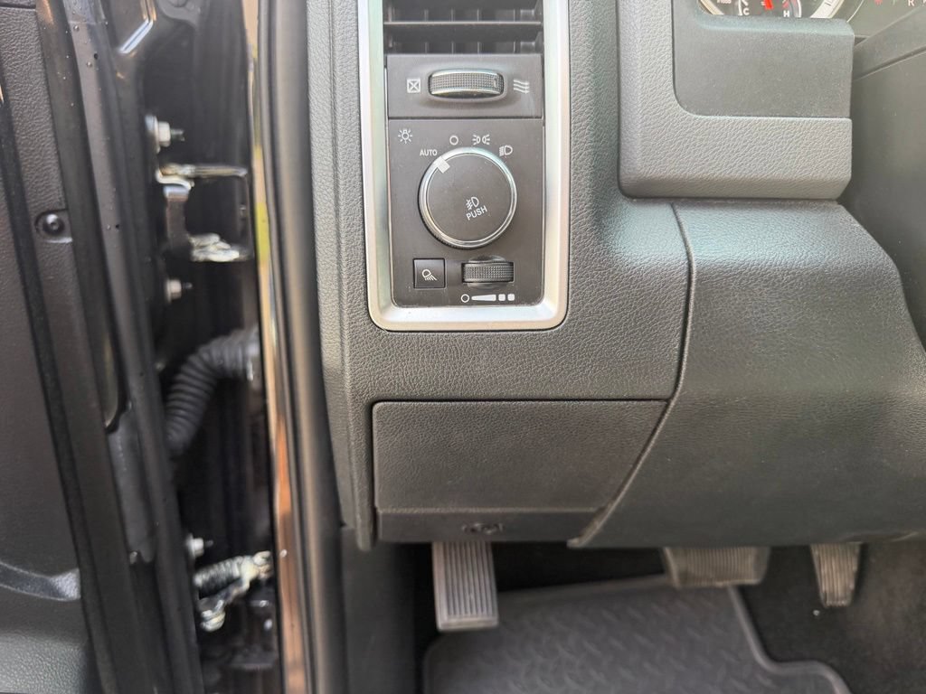 Used 2015 RAM 1500 Big Horn RWD image 16