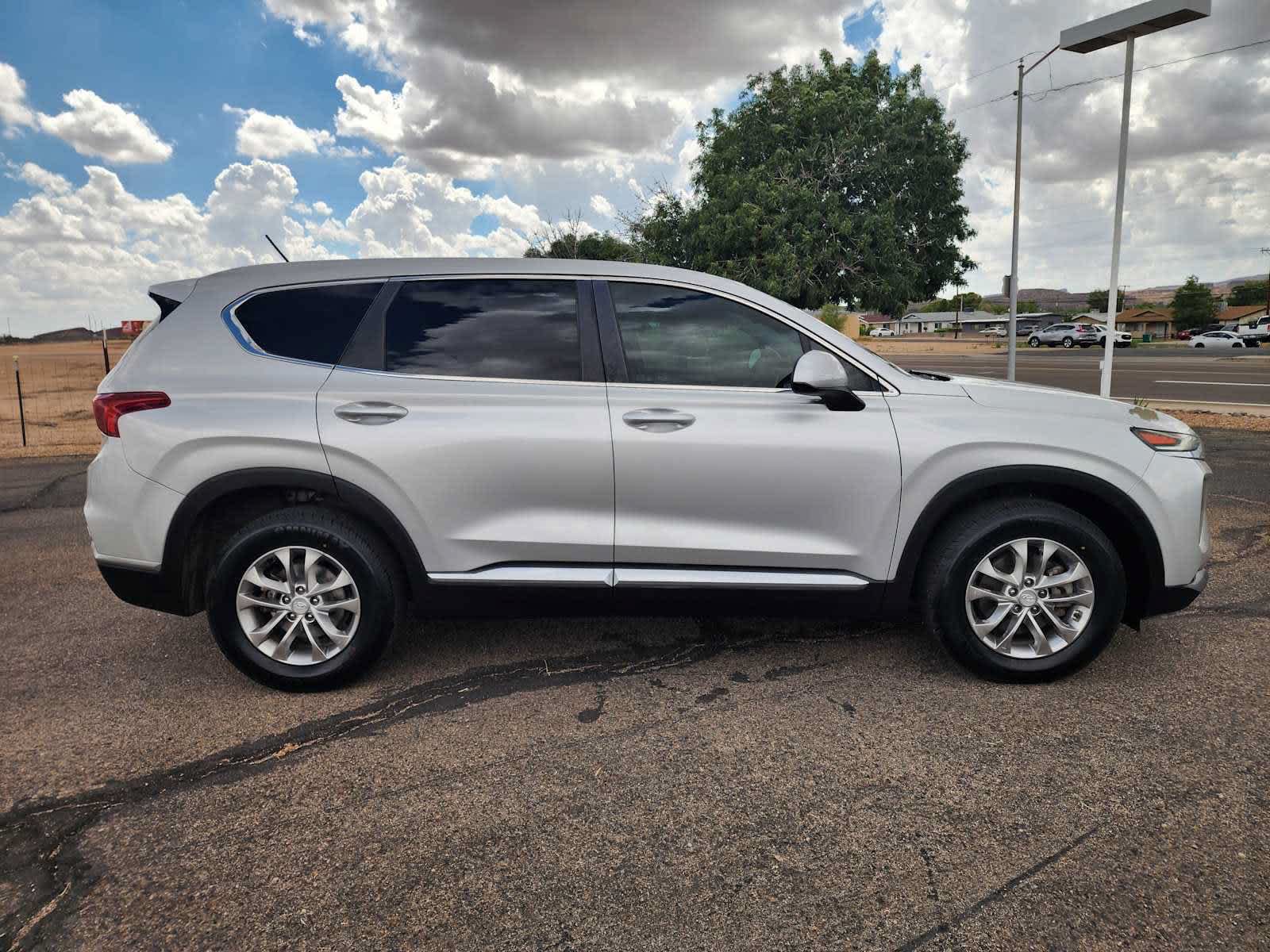 Used 2019 Hyundai Santa Fe SE FWD image 4