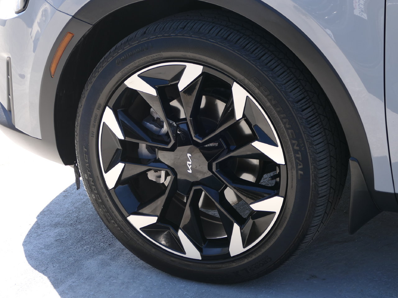 Certified 2025 Kia Sorento EX FWD image 10