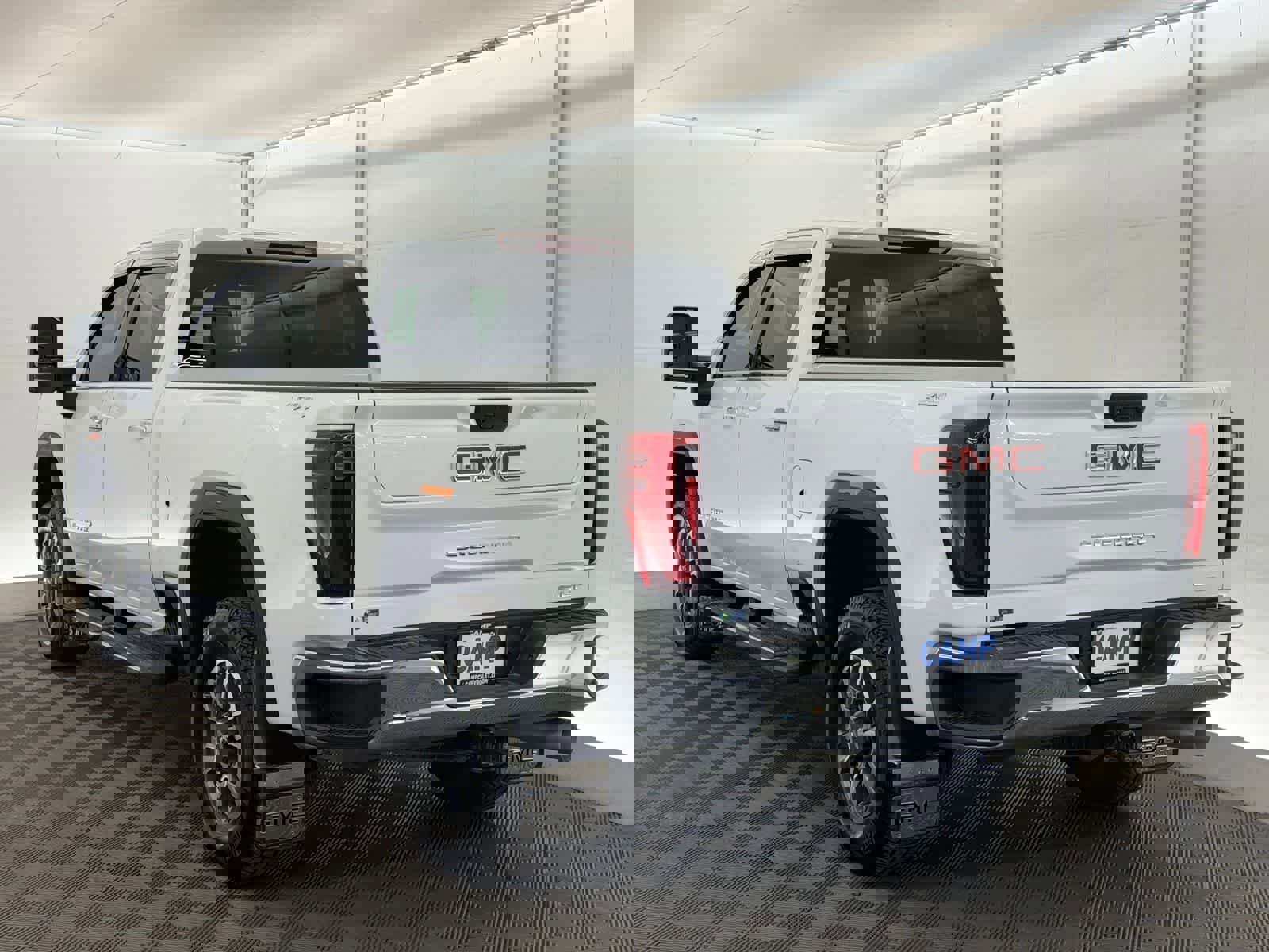 Used 2024 GMC Sierra 2500 SLT w/ SLT Convenience Package image 4