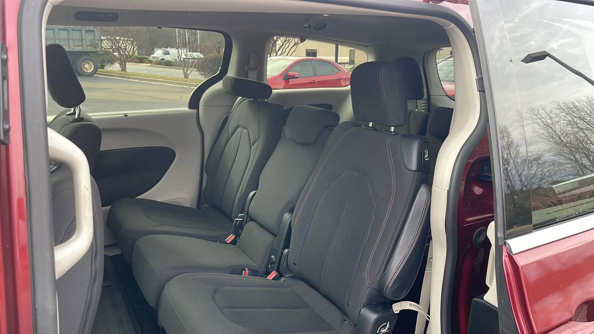 Used 2019 Chrysler Pacifica Touring Plus w/ Tire & Wheel Group image 16