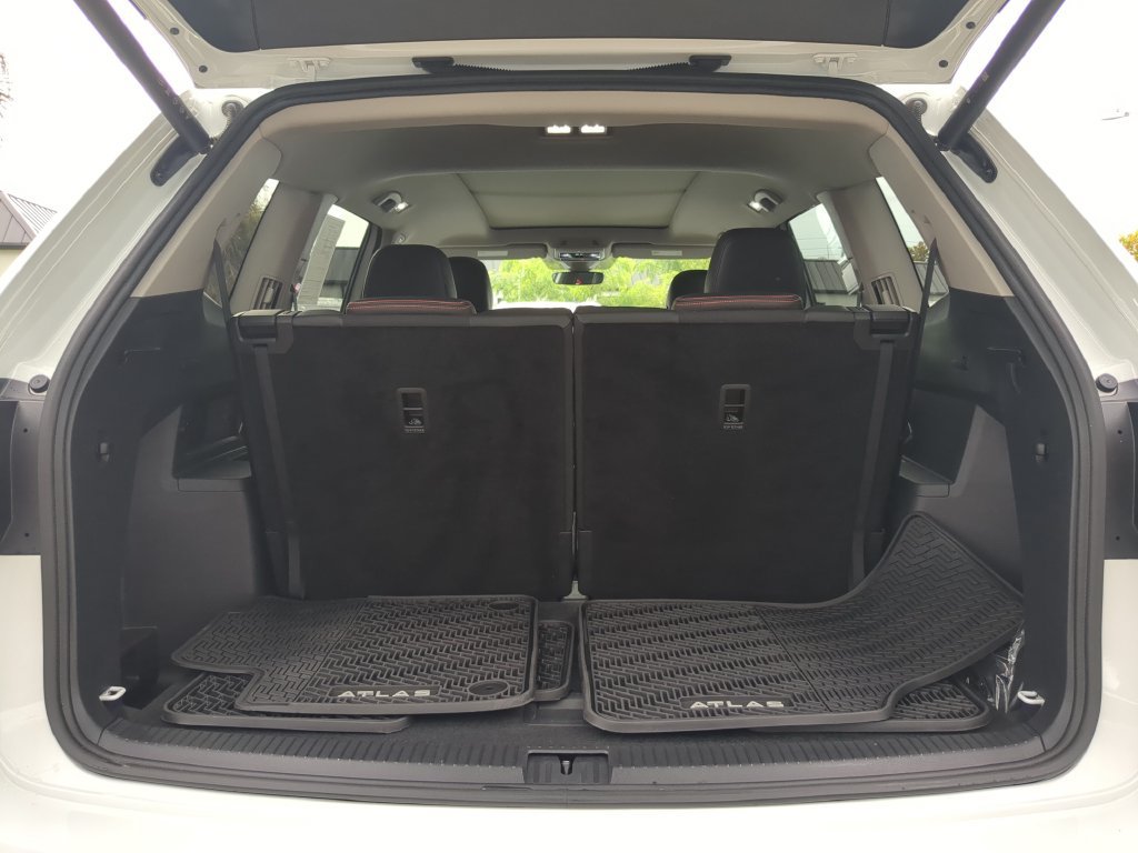 Certified 2025 Volkswagen Atlas Peak Edition SE AWD/4WD image 10