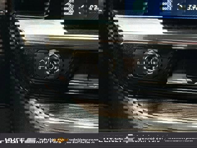 Used 2024 Chevrolet Silverado 2500 LT AWD/4WD image 19