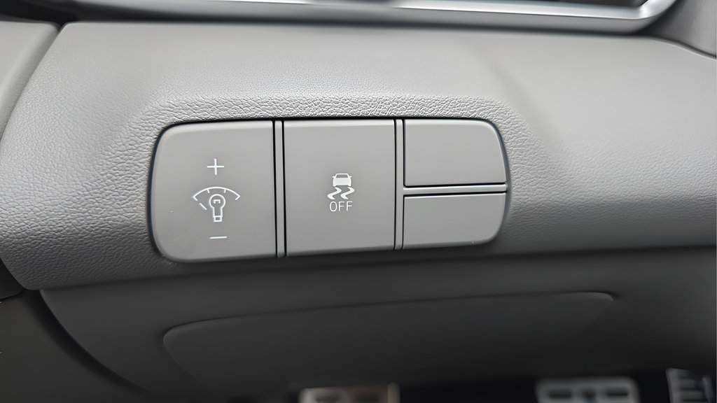 Certified 2026 Hyundai Elantra Sport FWD image 10