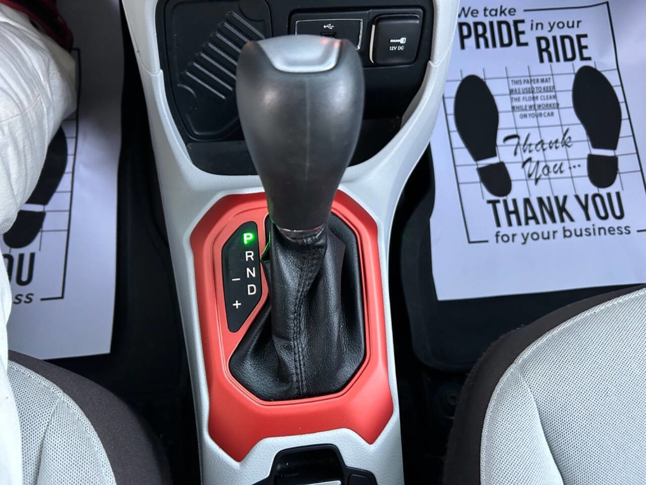 Used 2016 Jeep Renegade Latitude w/ Popular Equipment Group image 20