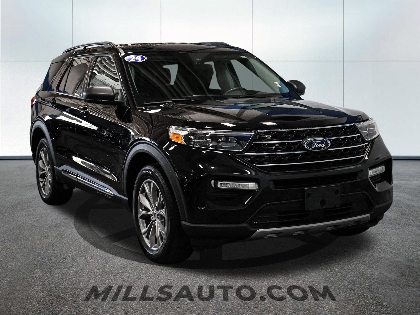 Used 2024 Ford Explorer XLT w/ Equipment Group 202A AWD/4WD image 11