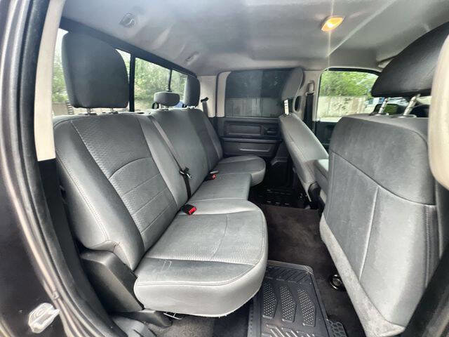 Used 2017 RAM 1500 Express AWD/4WD image 25