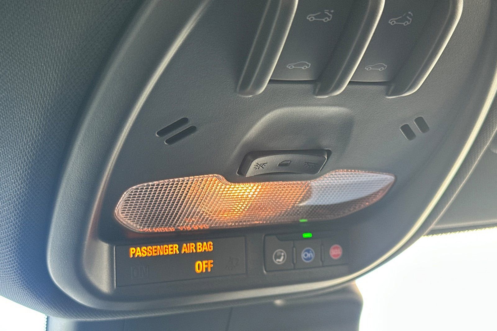 Used 2025 Chevrolet Trax RS w/ Sunroof Package image 23