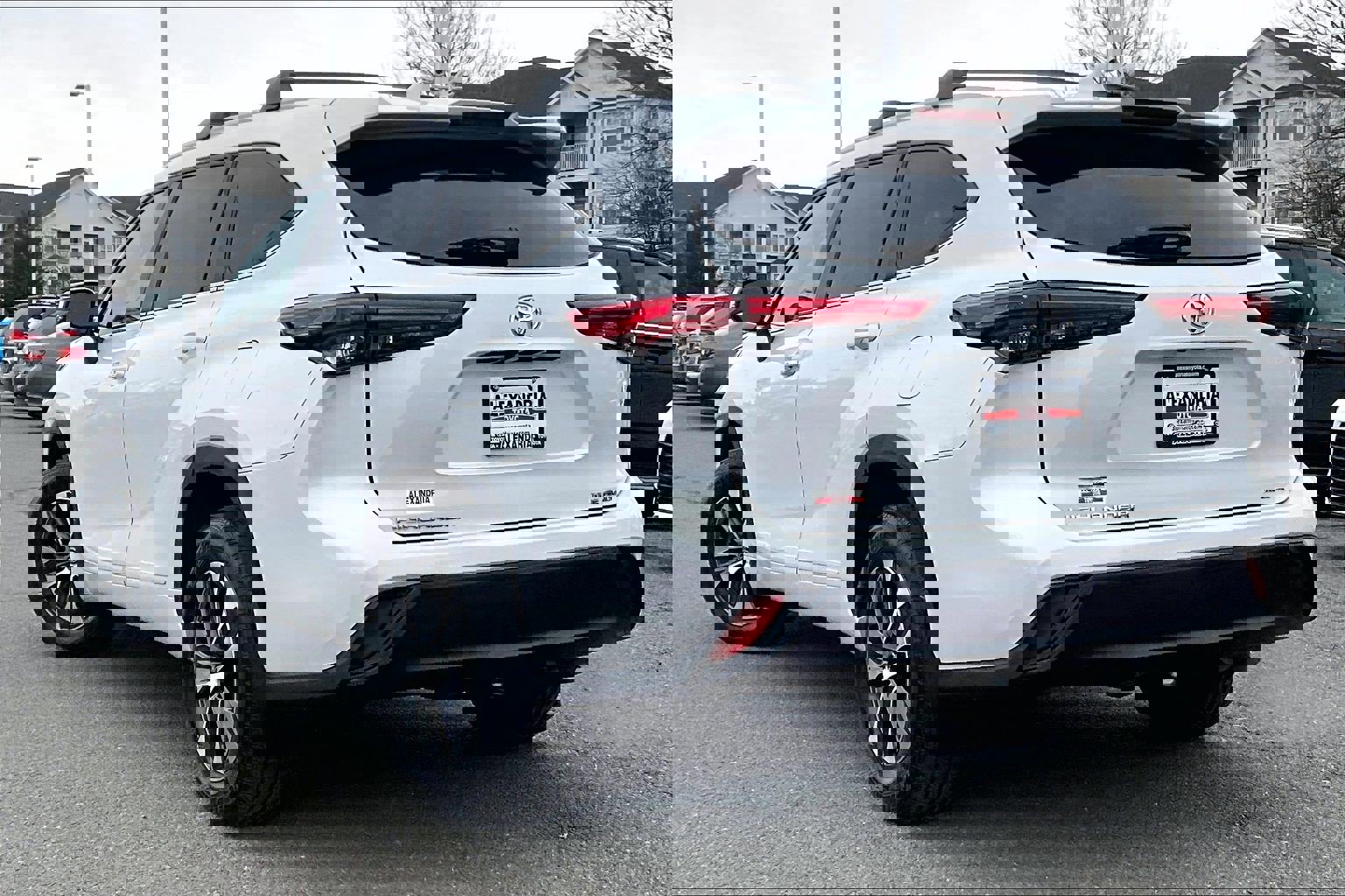 Used 2023 Toyota Highlander XLE image 11