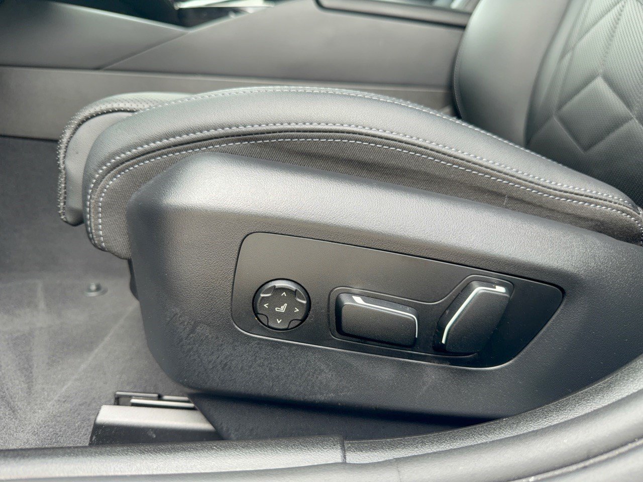 Used 2026 BMW 530i RWD image 16