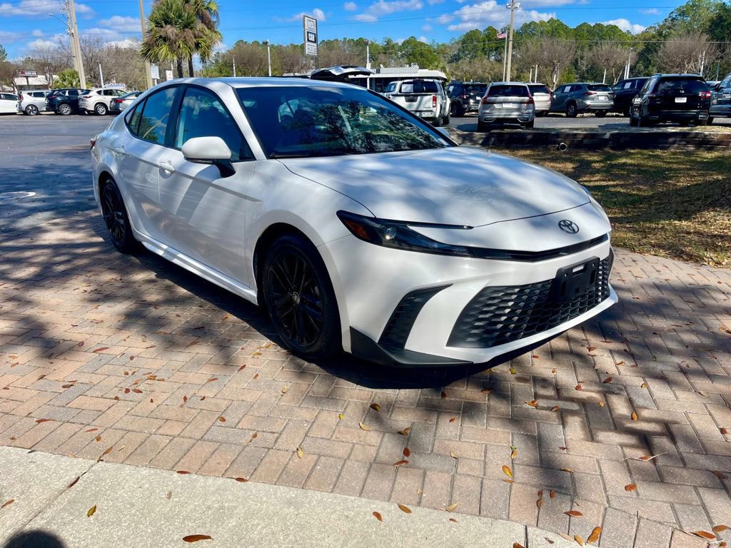 Used 2025 Toyota Camry SE image 7