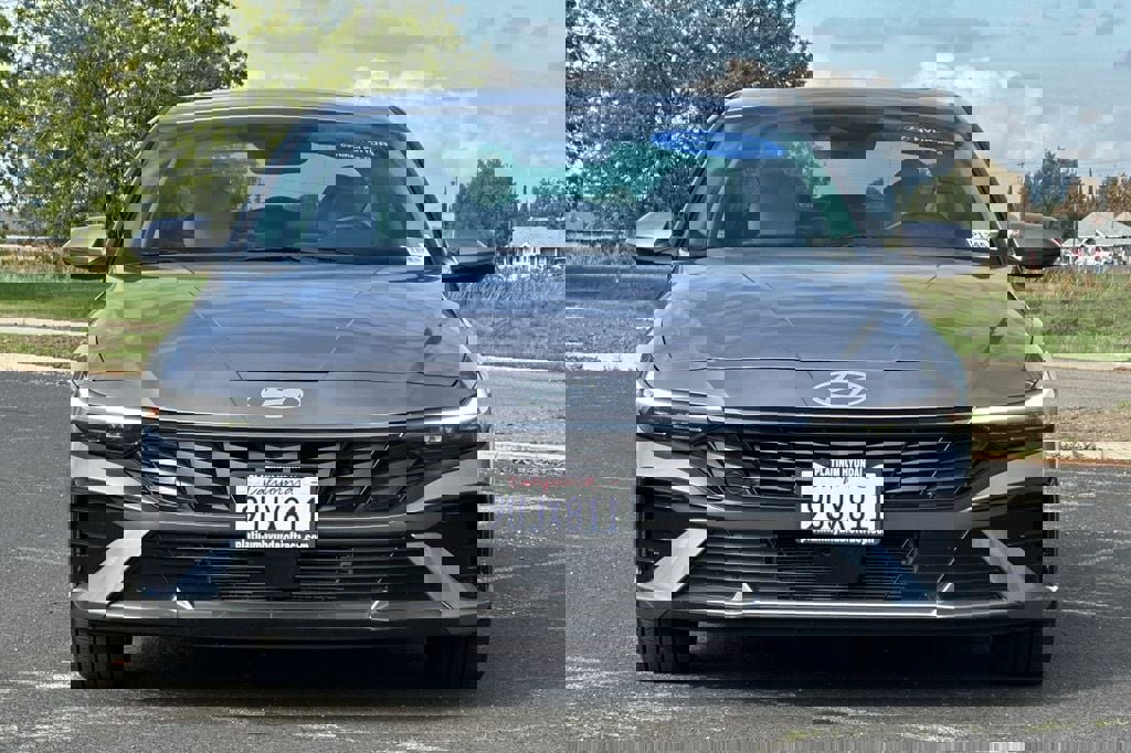 Used 2025 Hyundai Elantra Limited image 6