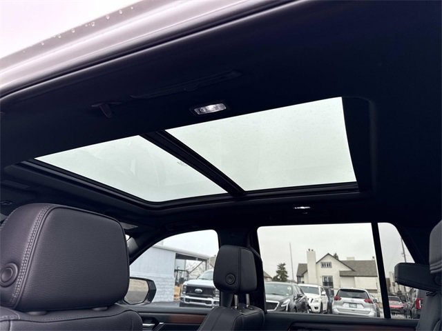 Used 2025 GMC Yukon Denali w/ Sun & Power Step Package image 19