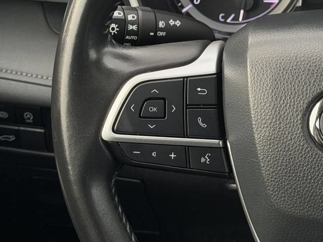 Used 2024 Toyota Highlander XLE AWD/4WD image 13