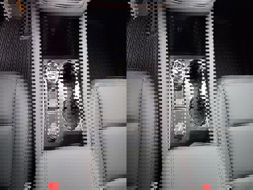 New 2026 Ford Explorer Active w/ Active Comfort Package image 14