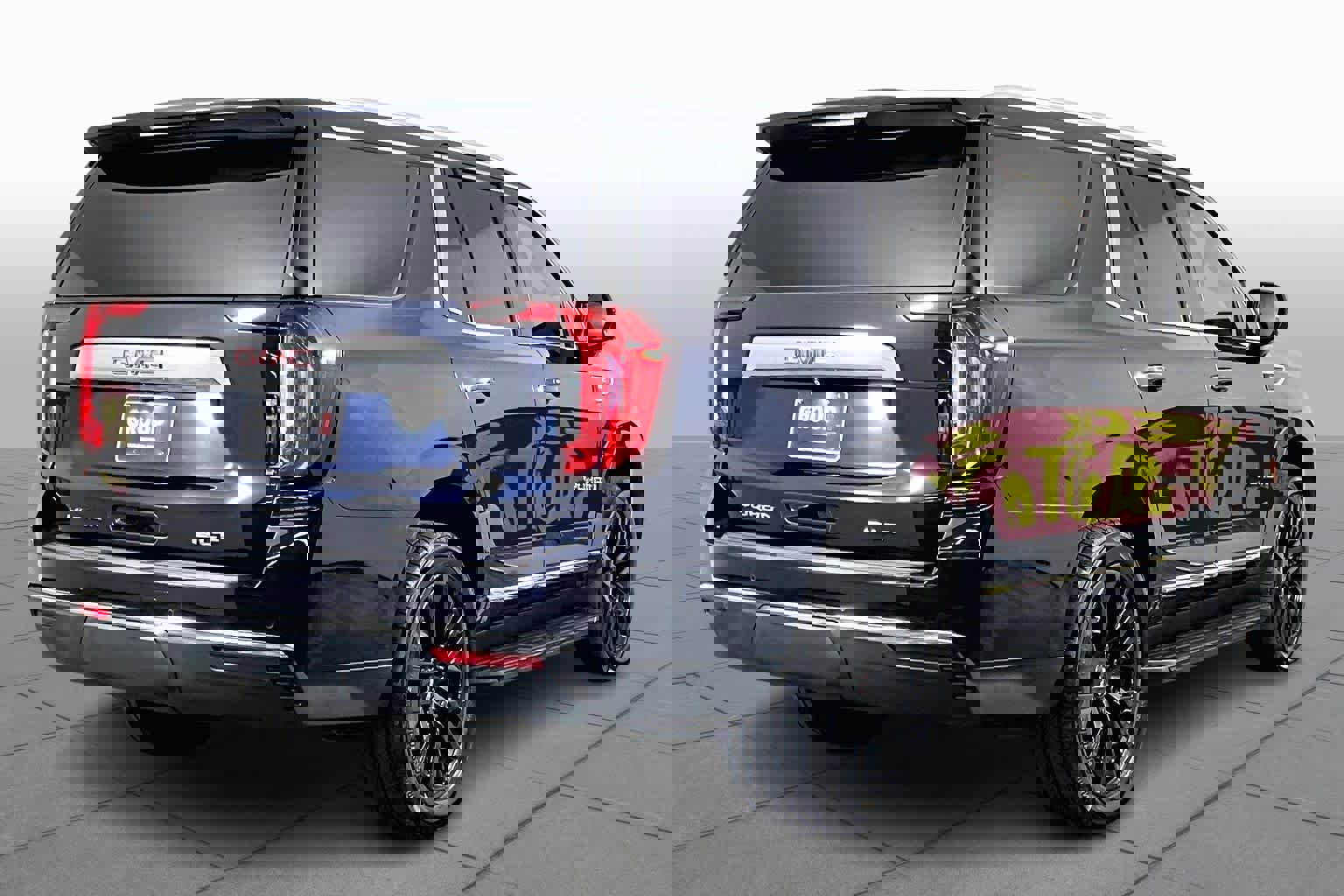 Used 2021 GMC Yukon SLT w/ SLT Luxury Package image 12