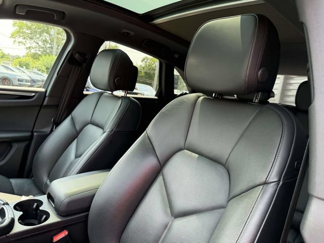 Certified 2023 Porsche Macan S AWD/4WD image 14