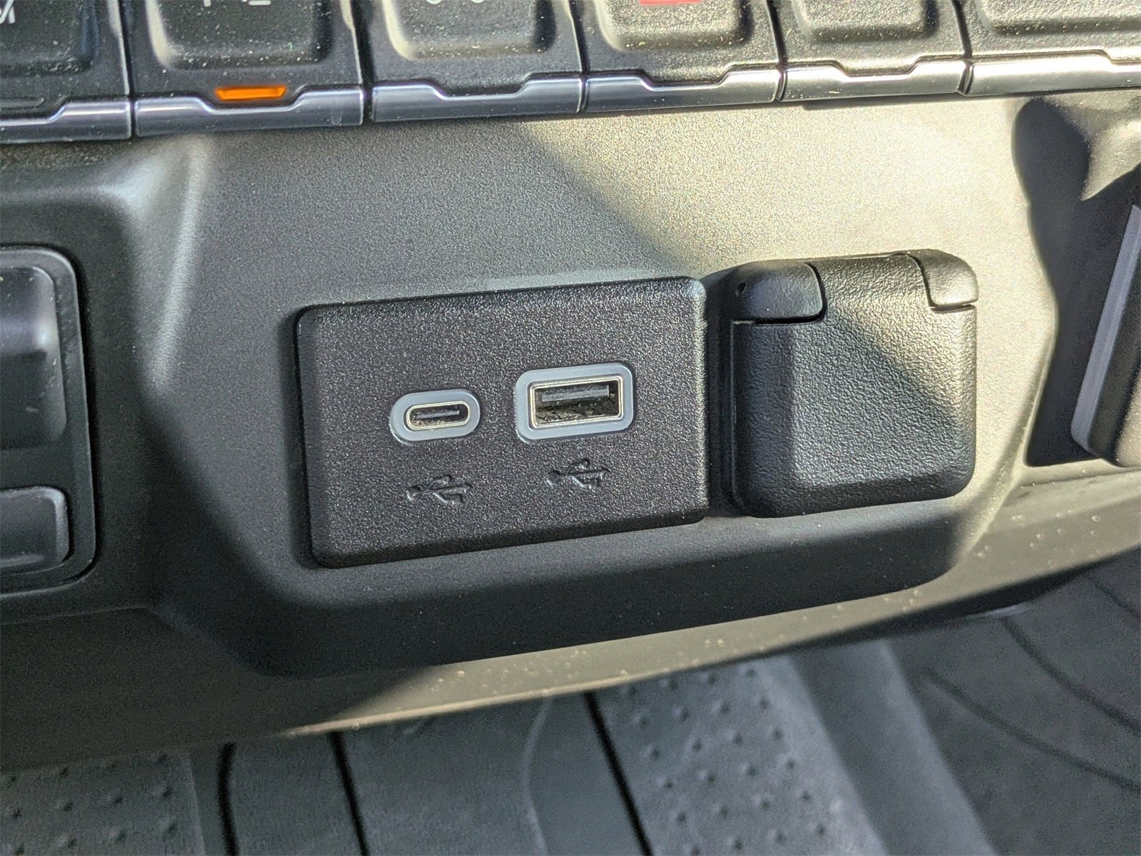 Used 2024 Chevrolet Silverado 2500 Custom w/ Custom Value Package image 23