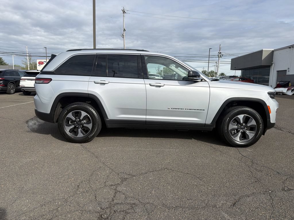 Used 2022 Jeep Grand Cherokee Limited 4xe w/ Luxury Tech Group II AWD/4WD image 6