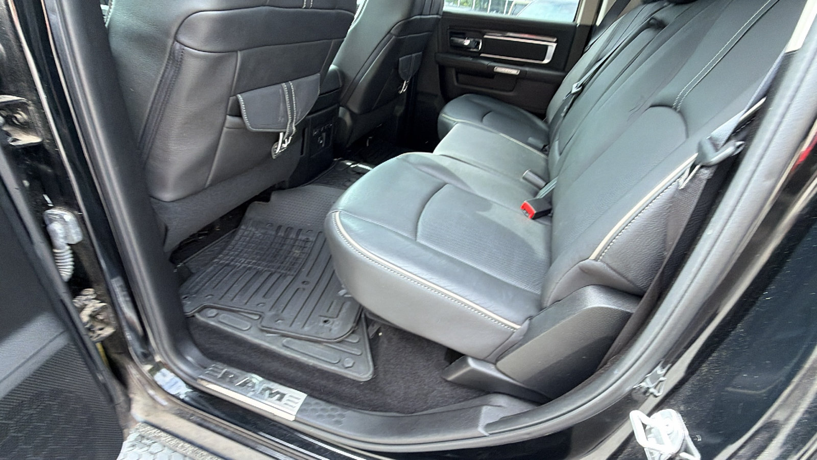 Used 2015 RAM 1500 Limited AWD/4WD image 23