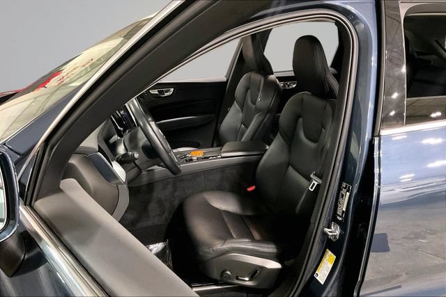 Certified 2021 Volvo XC60 T5 Momentum w/ Advanced Package AWD/4WD image 28