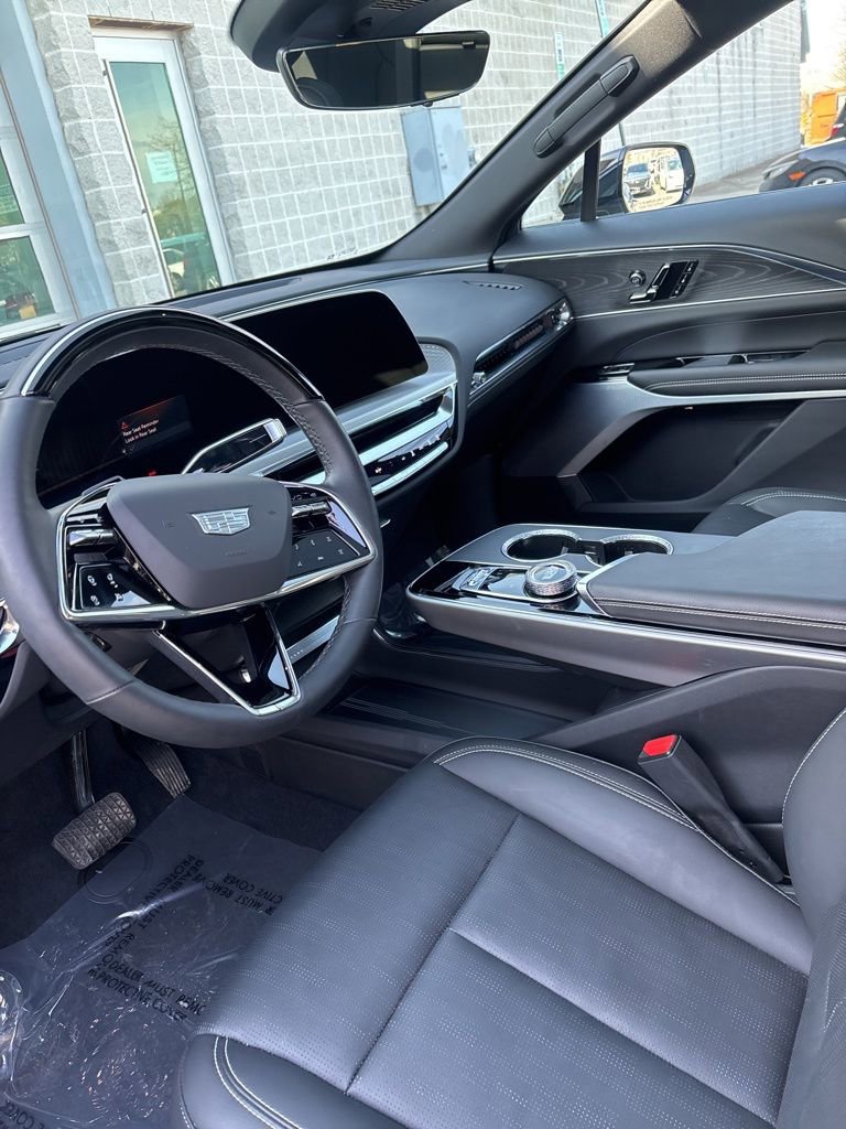 Used 2024 Cadillac Lyriq Luxury w/ LPO, Floor Liner Package image 8