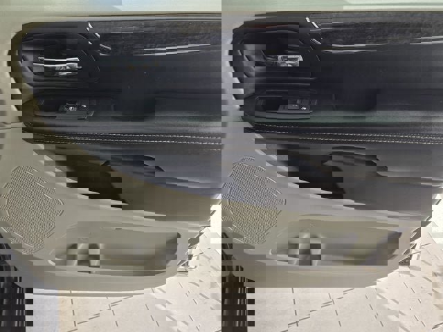 Used 2015 Chrysler Town & Country Touring w/ Driver Convenience Group image 3