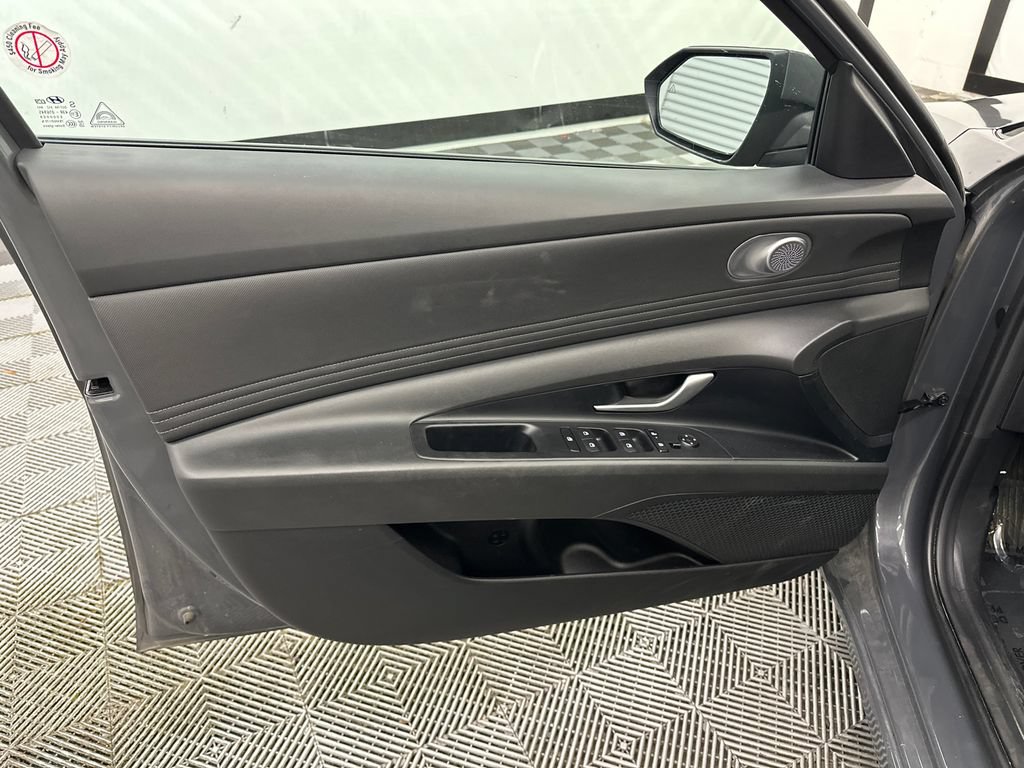 Used 2025 Hyundai Elantra SEL FWD image 10